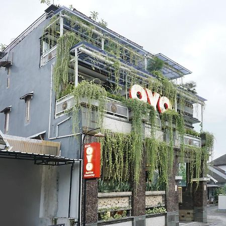 Oyo 444 ラフィタ ホームステイ Baturetno エクステリア 写真