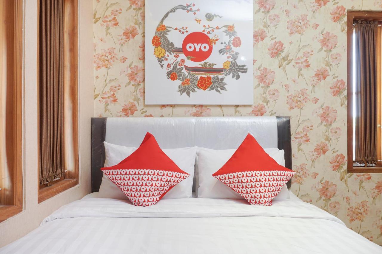 Oyo 444 ラフィタ ホームステイ Baturetno エクステリア 写真